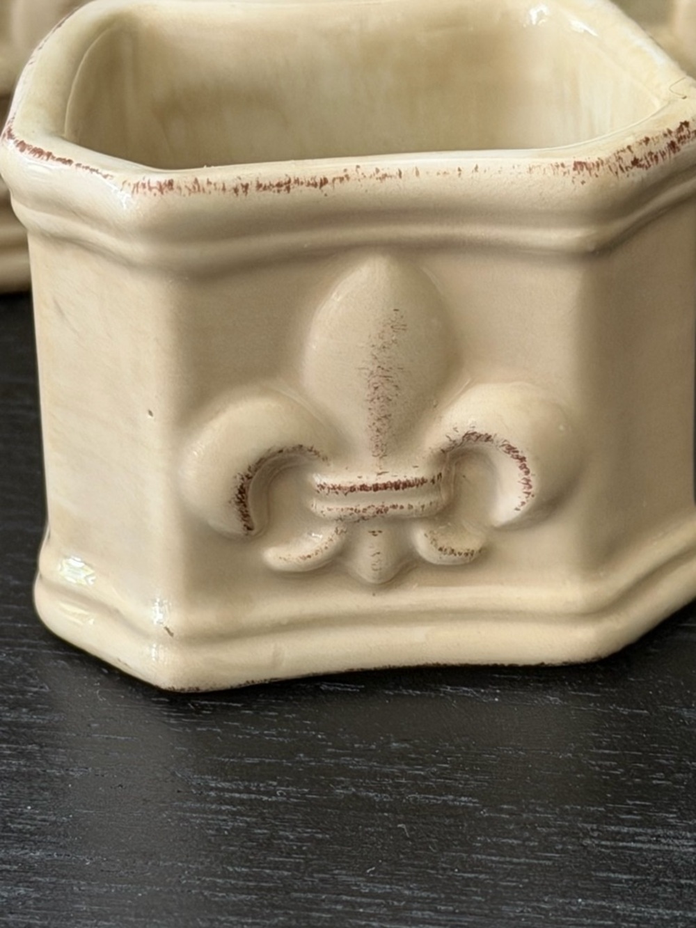 Artimino Beige Fleur-de-Lis Ceramic set of 4 napkin rings